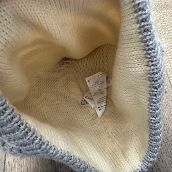 Smartwool Gray and Cream Knit Pom-Pom Hat - Picture 4 of 6